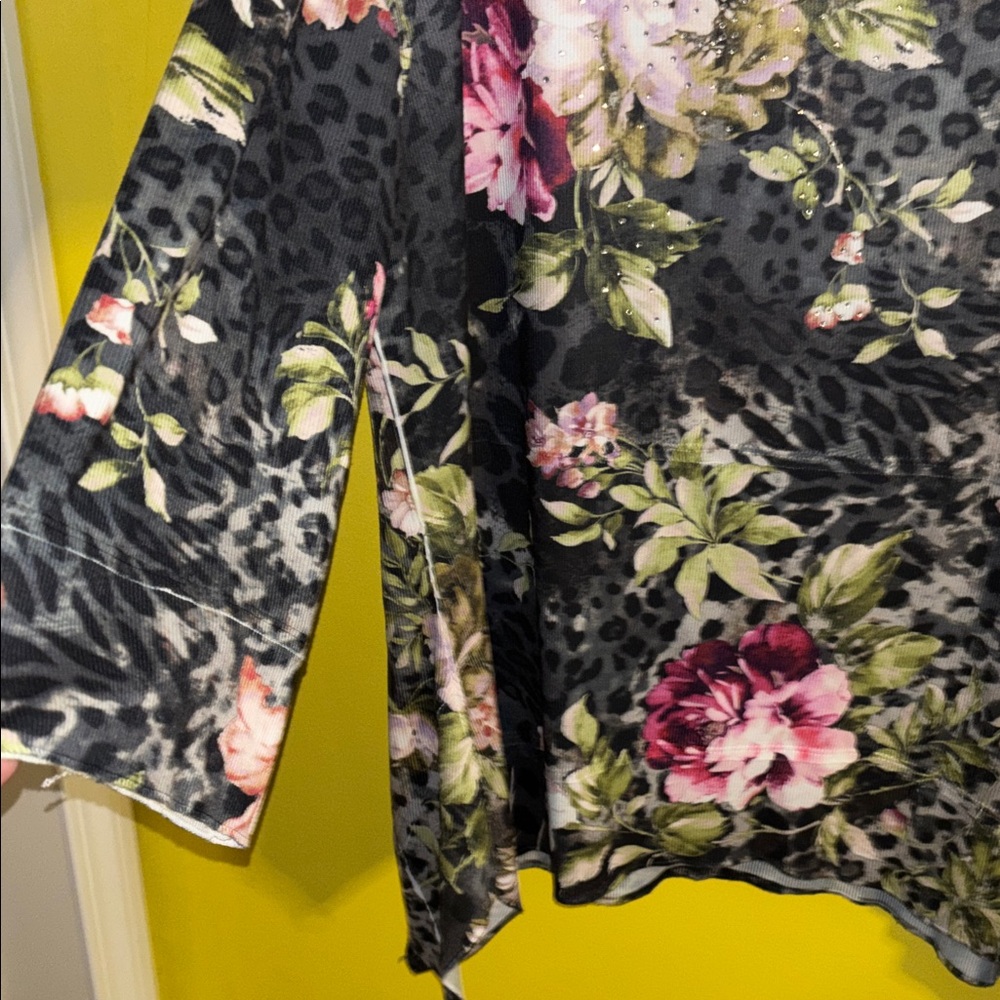 Time and Tru Black Floral Scoop Neck Long Sleeve Tunic - Picture 6 of 7